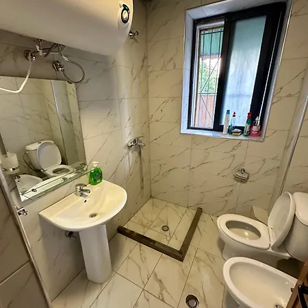 Krid Flat * Τίρανα